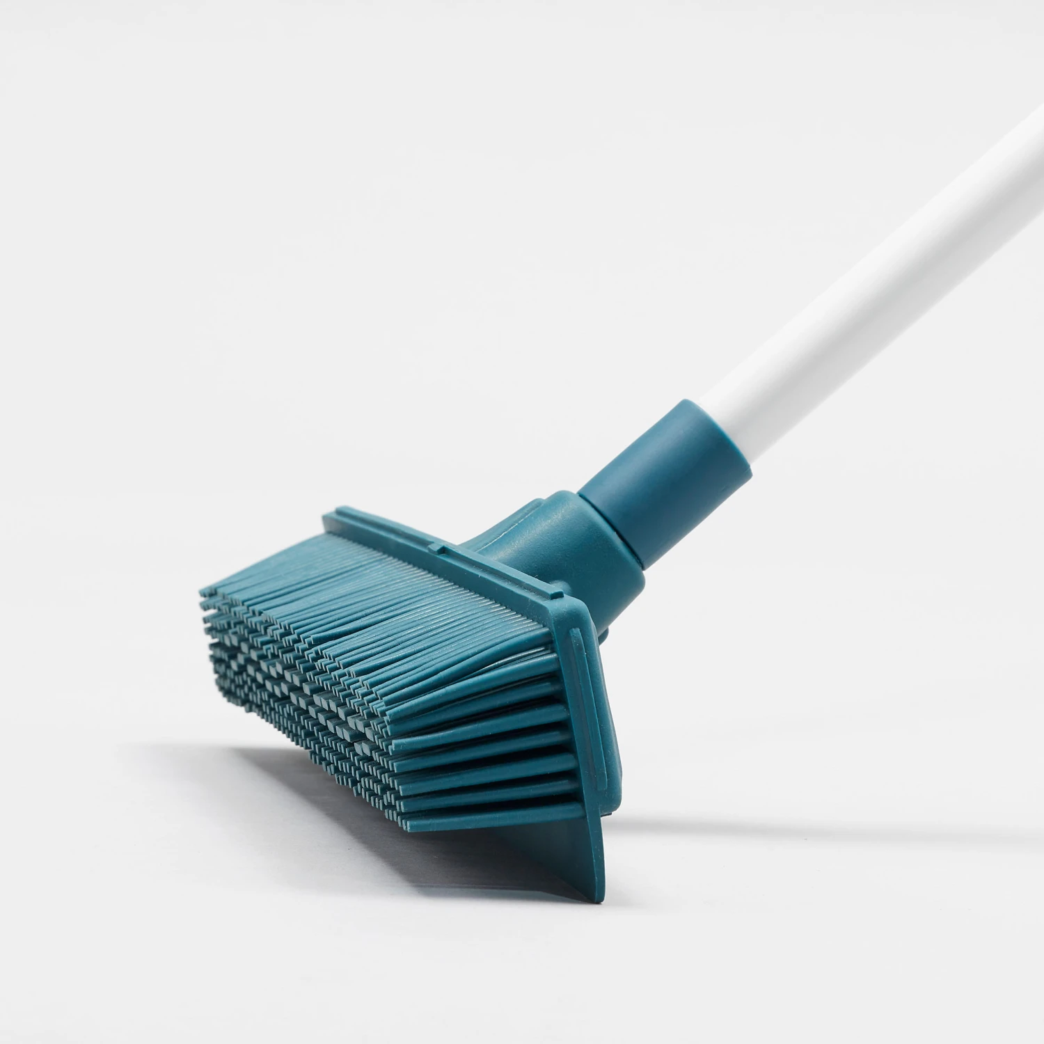 Quechua Camping Broom Dustpan Kit - Image 6